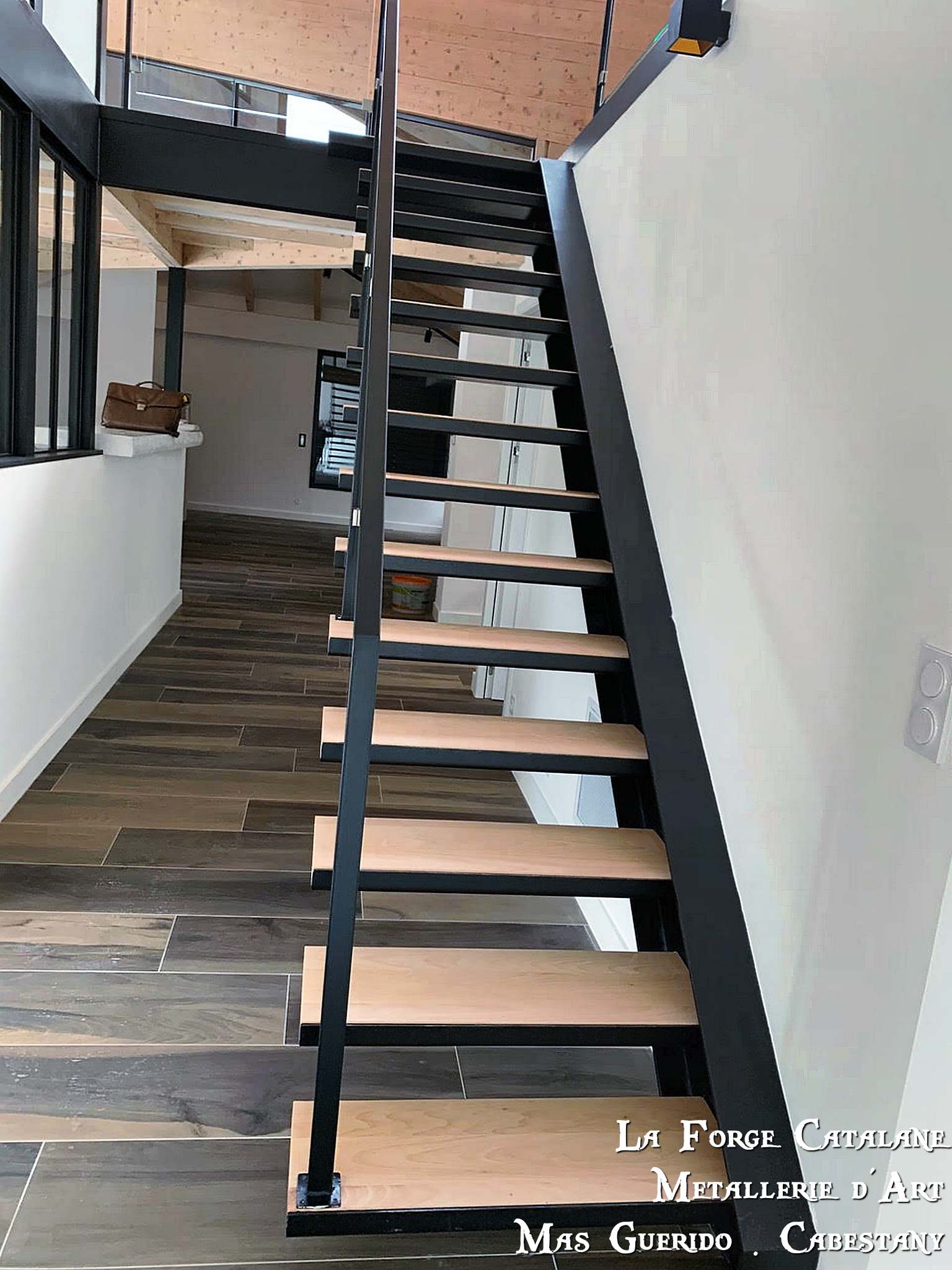 escalier fer simple limon support de marche fer marche bois forge catalane.jpg